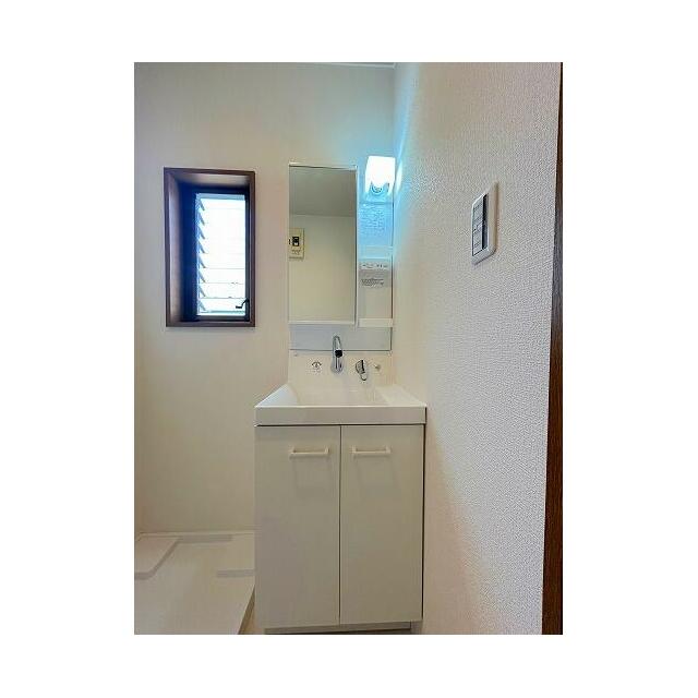 「洗面台」新品に交換しております。