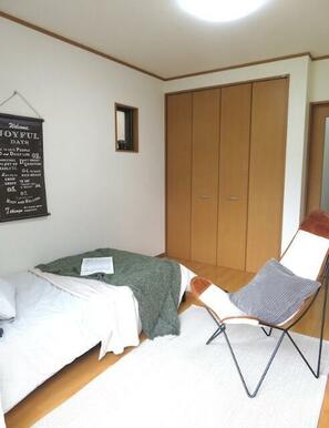 大型クローゼット付きでお部屋を広く使えます♪（家具はイメージになります）