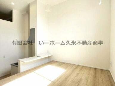 コンパクトで使いやすい洋室です