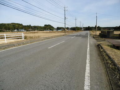 北側接道１０．８ｍ県道に面しています。