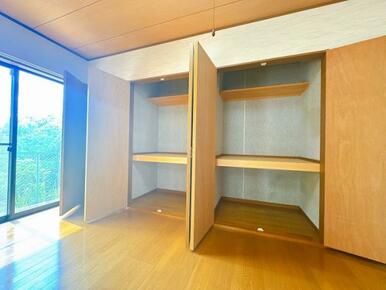 「1階洋室」クローゼット内部の様子です。