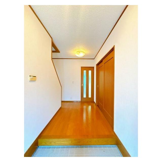 「玄関」1階玄関ホールの様子です。