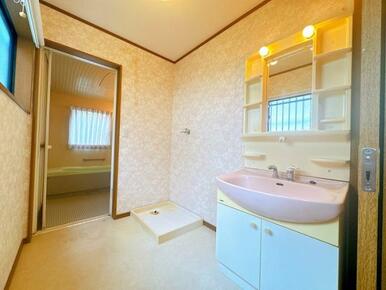 「洗面脱衣所」ゆとりのある空間です。