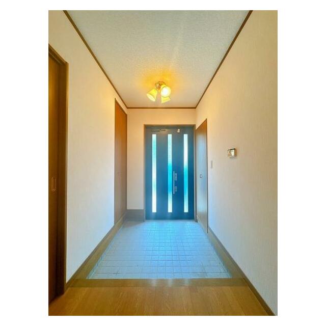 「玄関」ホールから玄関を見た様子です。