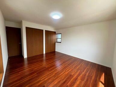 2階洋室約8.5帖　別角度から