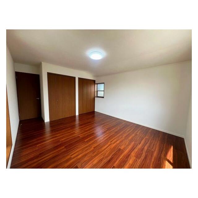 2階洋室約8.5帖　別角度から