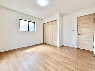 「2階南側洋室」別角度。