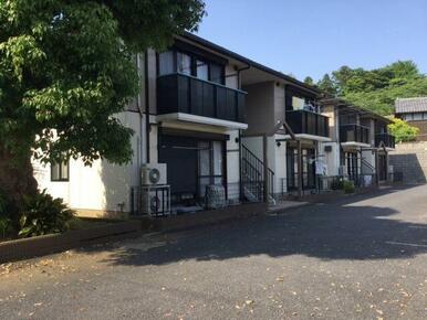 敷地内舗装駐車場１台付き（無料）♪２台目別途契約月額４，４００円（税込）※台数に限りがあるので要空…