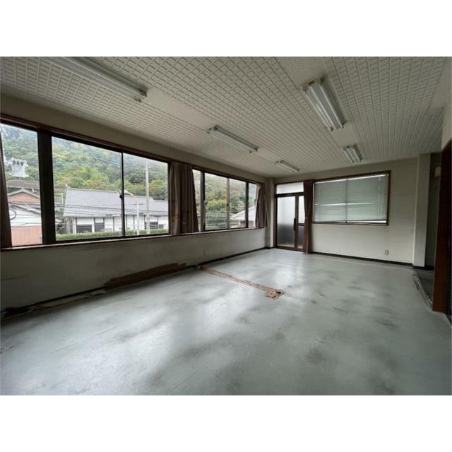 ２階は１９．５帖の洋室が２部屋あります