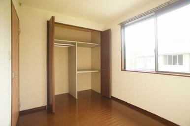 【ご参考】同一建物内、反転タイプの写真です。
