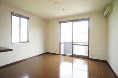 【ご参考】同一建物内、反転タイプの写真です。