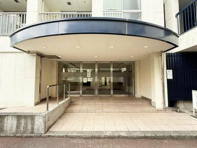 マンションの顔となるエントランスです。