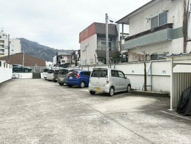 敷地内駐車場です。