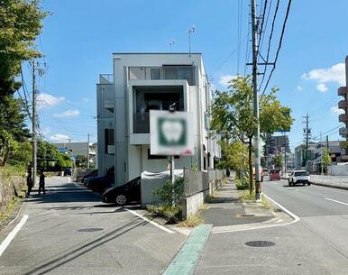 ２面道路の角地なので、日当たり、風通し良好です！！