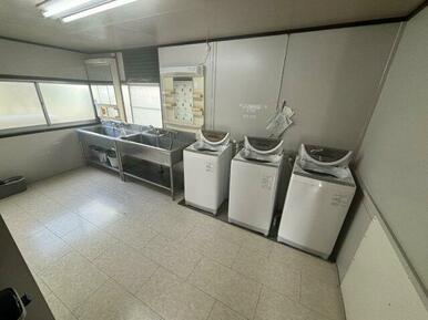 本棟　洗濯機置場