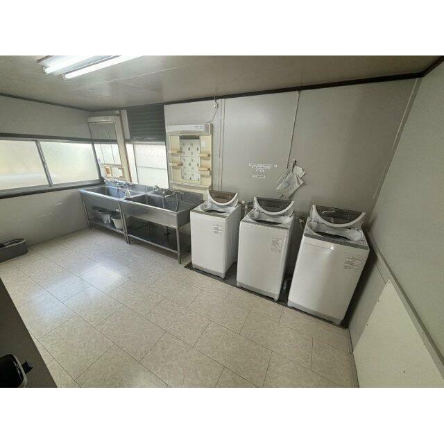 本棟　洗濯機置場