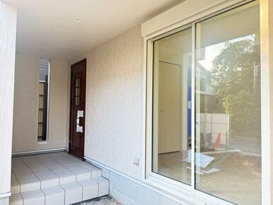 家族やゲストの笑顔が浮かんできそうな玄関（1号棟）