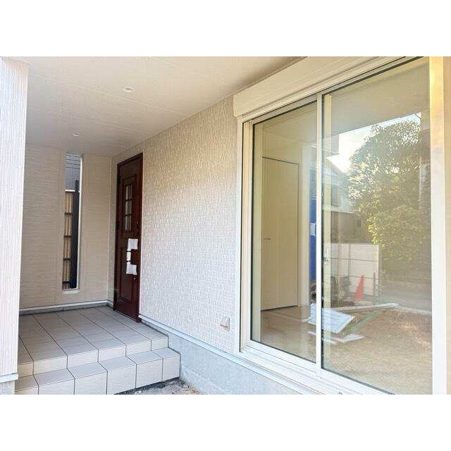 家族やゲストの笑顔が浮かんできそうな玄関（1号棟）