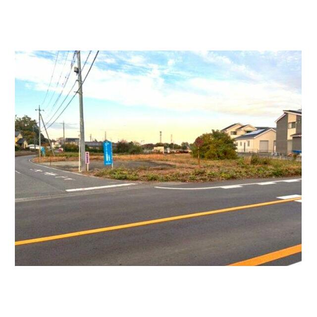 県道に面した角地