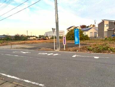 南側前面道路　幅約11m