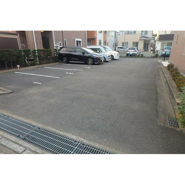 敷地内駐車場　※空き確認必要