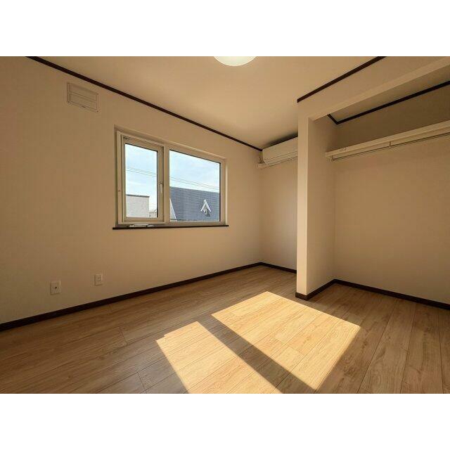 2階各洋室にも収納ついています♪