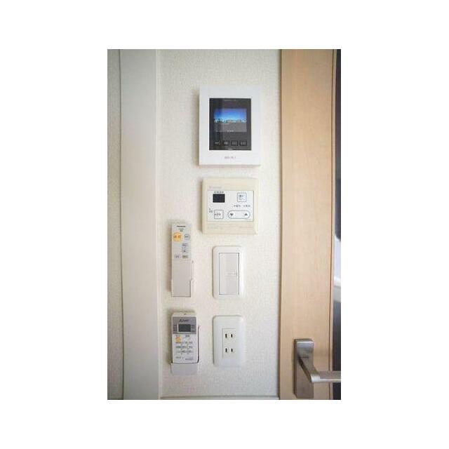 洋室（８．６帖）　カラーモニター付きインターホン採用