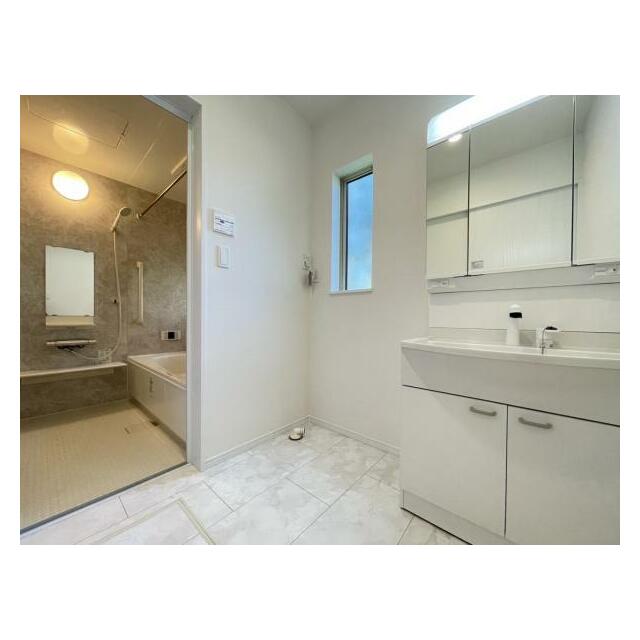 朝の準備・毎日の洗濯・帰宅後のお風呂と大活躍の洗面スペース