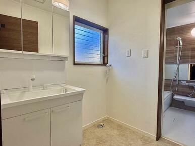 「洗面室」洗面台新品交換済み