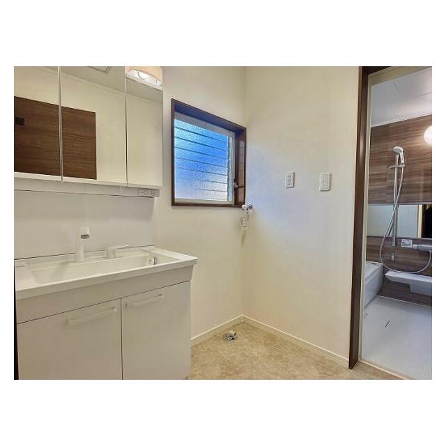 「洗面室」洗面台新品交換済み