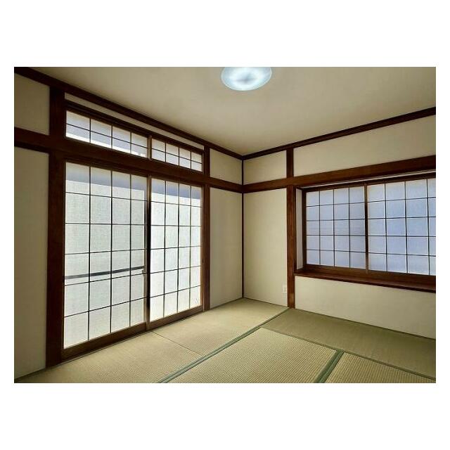 「和室」畳表替え、襖・障子張替え済みで快適です。