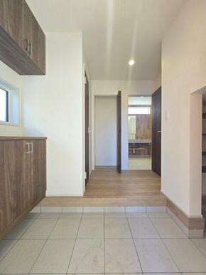 2号棟 玄関 R7.11.22