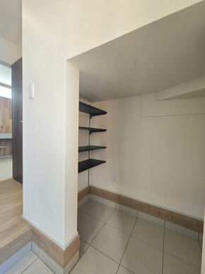 2号棟 玄関土間収納 R7.11.22