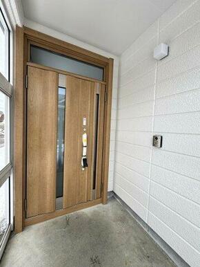 広々とした風除室がついております。