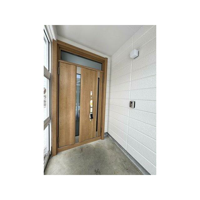 広々とした風除室がついております。