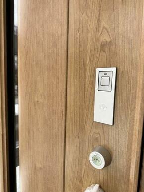 玄関ドア新品交換済み。