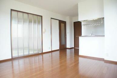 ＬＤＫと南側のお部屋とはスライディングスクリーンで仕切ることが出来ます！来客時などは閉めて置くこと…