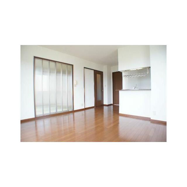 ＬＤＫと南側のお部屋とはスライディングスクリーンで仕切ることが出来ます！来客時などは閉めて置くこと…