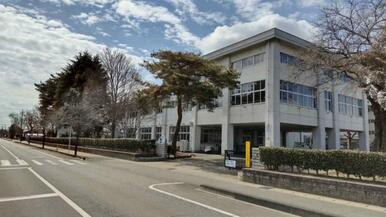 中村中学校　1418ｍ/徒歩18分、車4分