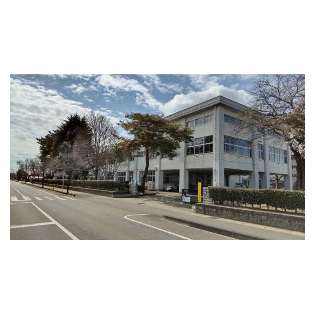 中村中学校　1418ｍ/徒歩18分、車4分