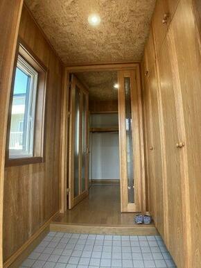 玄関横収納豊富♪