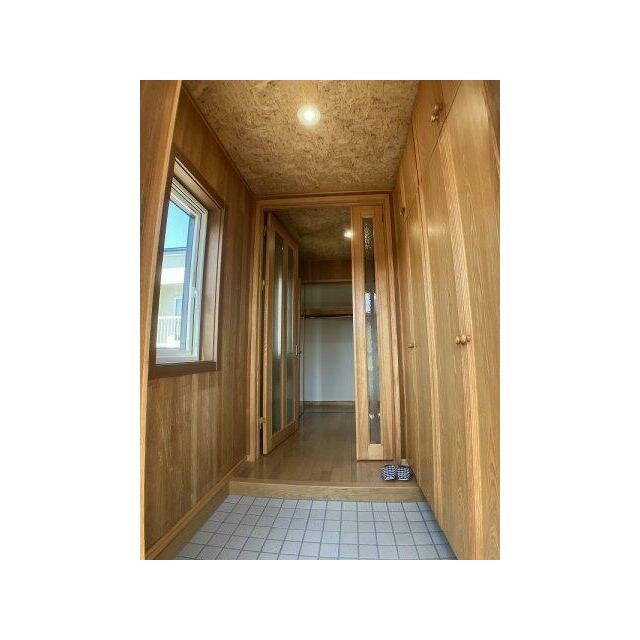 玄関横収納豊富♪