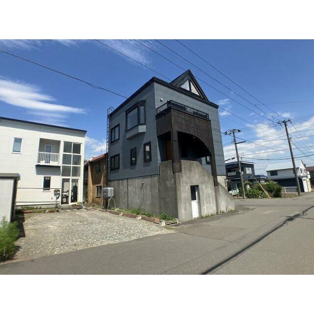 車庫付きのため、お車やバイクが好きな方にもおすすめ♪