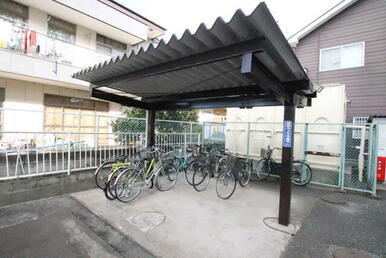 屋根付き駐輪場をご利用いただけます♪