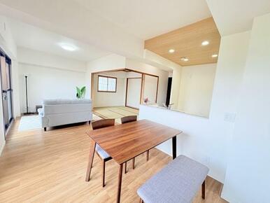 「ニトリの家具付き物件」LDK襖を開けると開放的な空間に変わります。