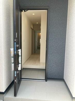 帰ってきたらまずは玄関で消毒や消臭を（2号棟）