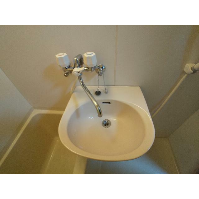 鏡を備え　準備のしやすい洗面台