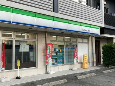 ファミリーマート横浜子安通三丁目店