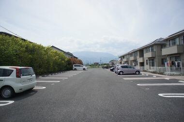 ☆敷地内に駐車場２台付いております☆