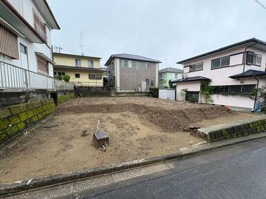 近隣に利便施設もそろい生活しやすい好立地！設備引き込み済！